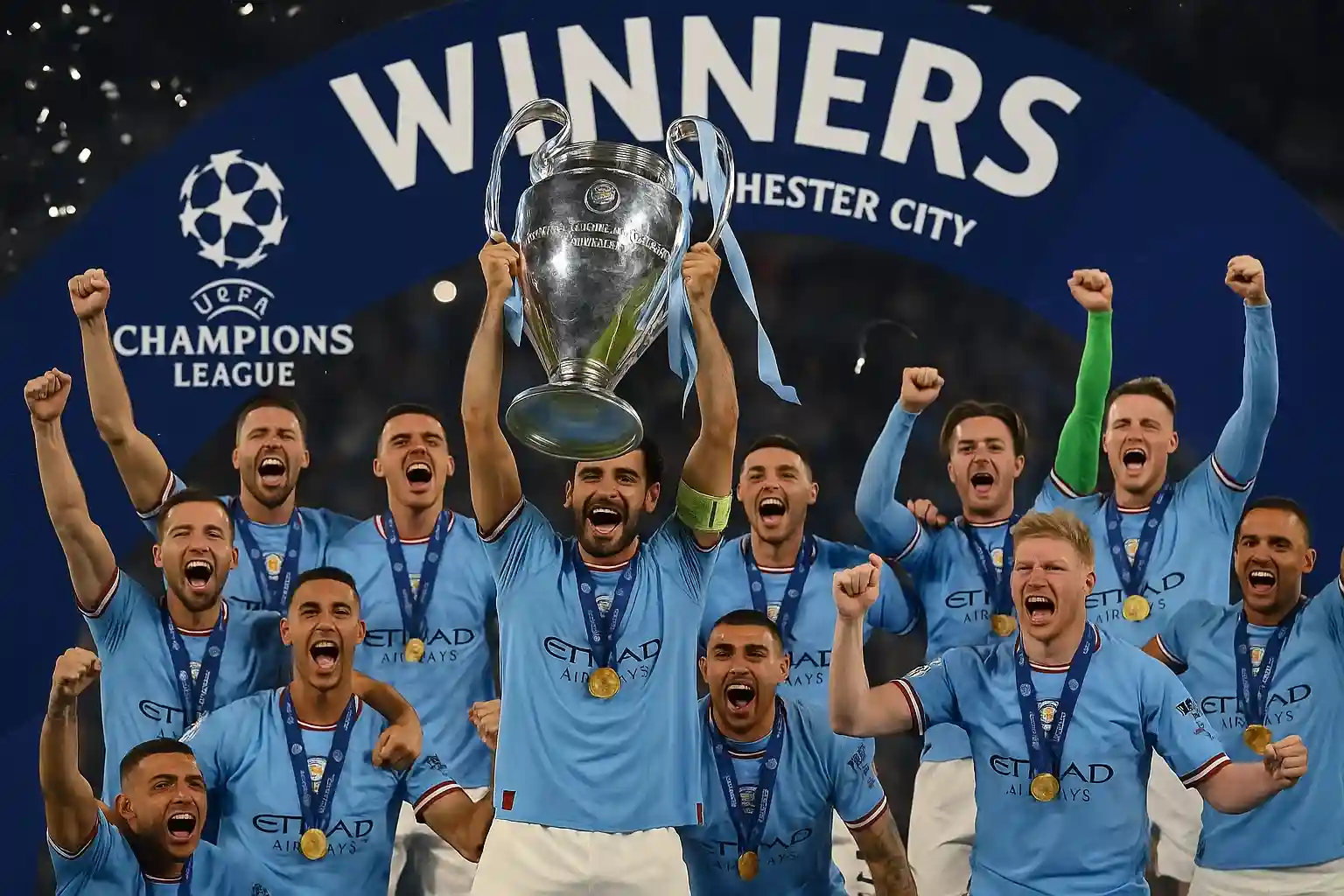 Manchester City nâng cúp Giải Champion League sau bao năm chờ đợi